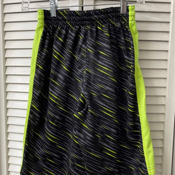 GUC Xersion Shorts (Boys L) - Picture 2 of 4